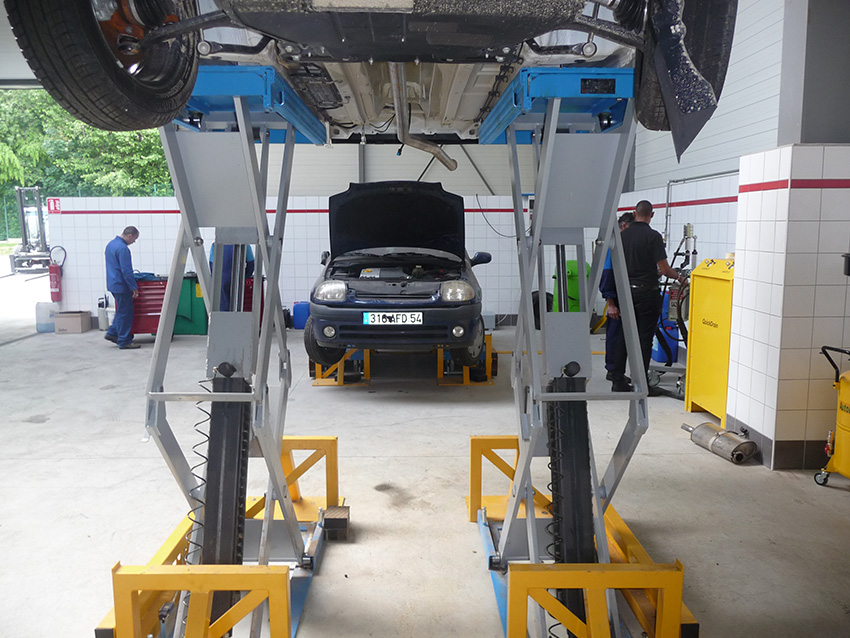 Le pont élévateur LoadLift vous permet un accès sans obstruction sous les VHU